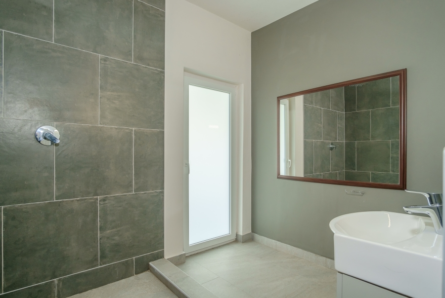 6 Bedroom Property for Sale in Meadowsteads Western Cape